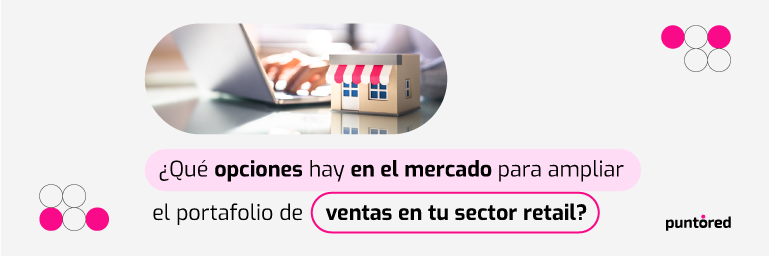 Una persona escribe en una computadora portátil cerca de un modelo pequeño de una tienda. El texto en español dice: "¿Qué opciones hay en el mercado para ampliar el portafolio de ventas en tu sector retail?" y logotipo "puntored" en la parte inferior derecha.