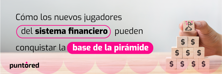 Una mano apila bloques de madera con símbolos de dólar para formar una pirámide. El texto en español habla de los nuevos actores del sistema financiero que apuntan a la "base de la pirámide". Logotipo: puntored.